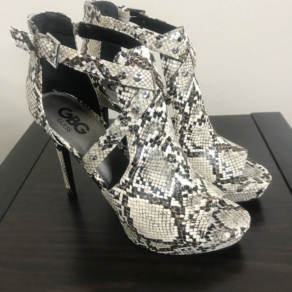 GUESS Black and Cream Snakeskin Heels